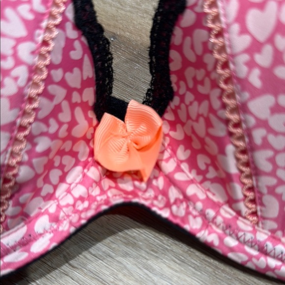 Victoria's Secret Pink and Black Plunge Bra Push Up - Picture 5 of 9